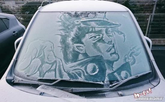 冬季限定痛车岛国画师雪后在车玻璃上画jojo