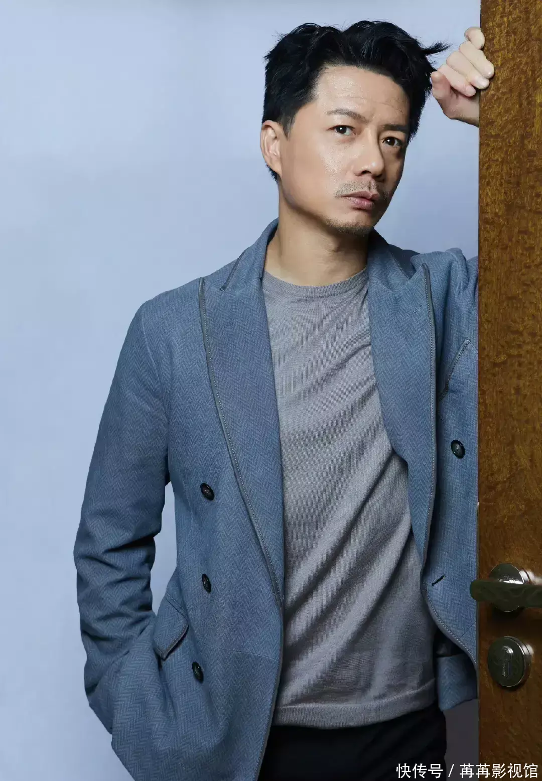 段奕宏:娶演员王谨,结婚12年无儿无女,依旧把妻子宠成宝