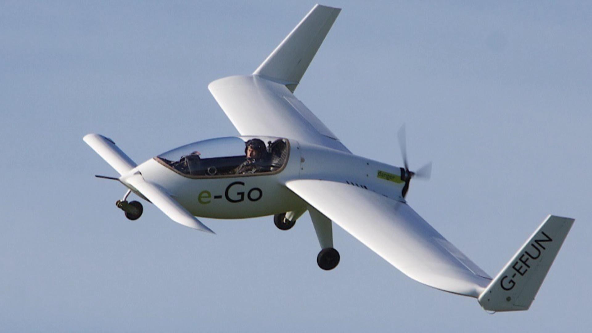 英国公司推出单座电动飞机:停车库不成问题