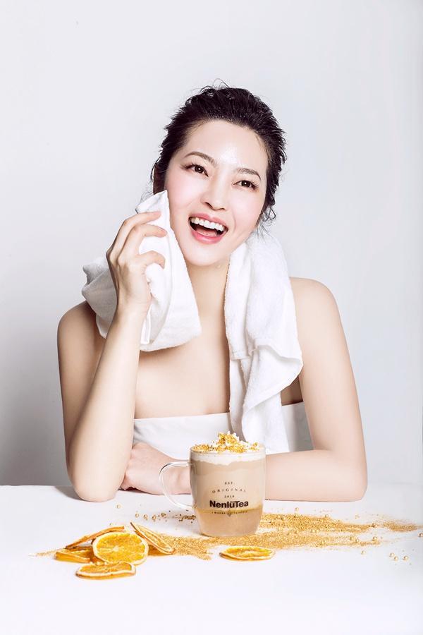 一杯茶带你穿越少年时代--嫩绿茶创始人首代言胶原蛋白茶惊喜上市