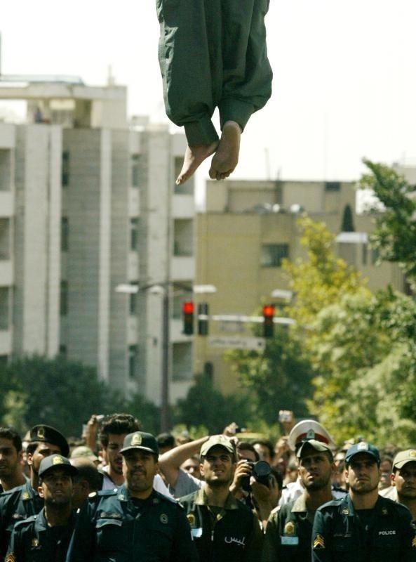 伊朗少年被处死图片