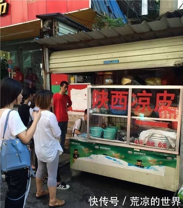 牛筋面的江湖：一碗热气腾腾的味道与历史交汇