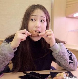 泰国网红颜值的天花板吃相最好看的美少女pimtha