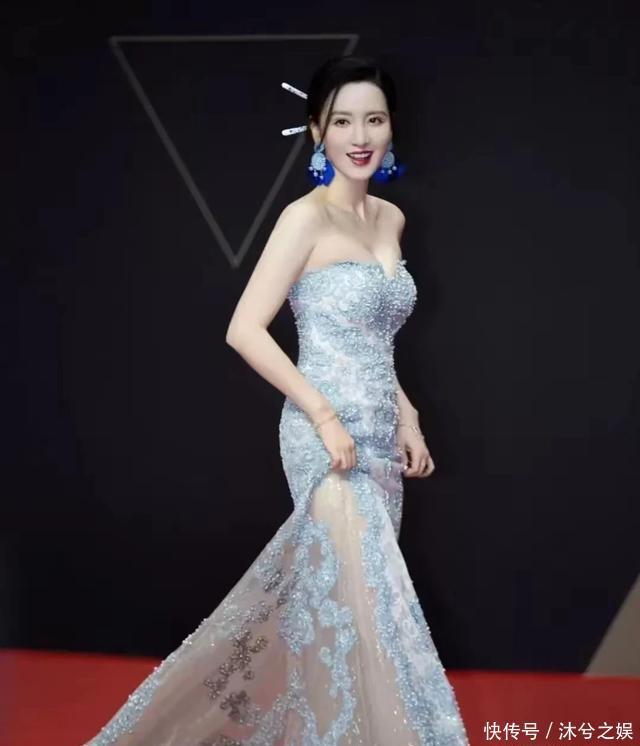 这是40多岁的明星张萌,身材仍旧火辣性 感迷人,堪称人间尤物! - 360娱乐,你开心就好