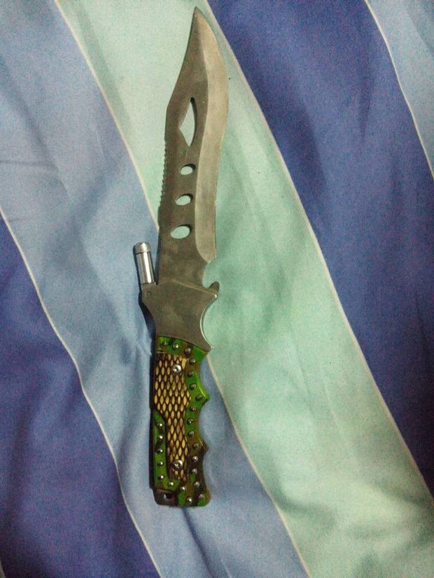 25 现在这种匕首大部分都是钢的,碳钢,低碳钢,高碳钢,以此来提高刀的