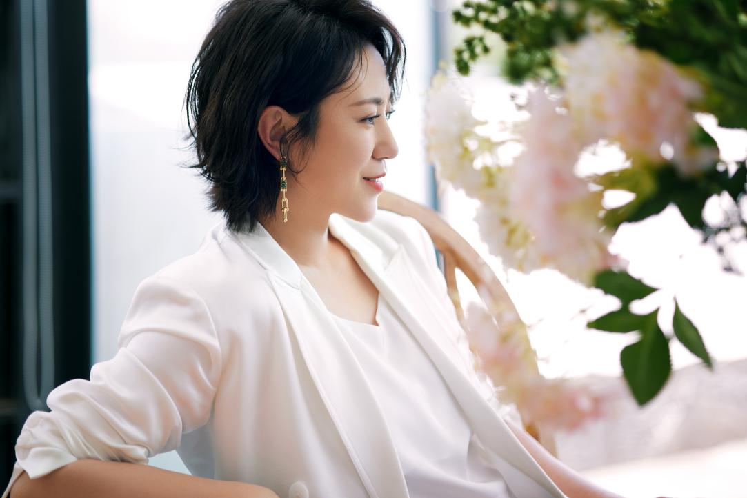 马丽现身电影首映现场 首演非喜剧角色挑战帅气女“劫匪”引期待 -- 眼界，放眼世界