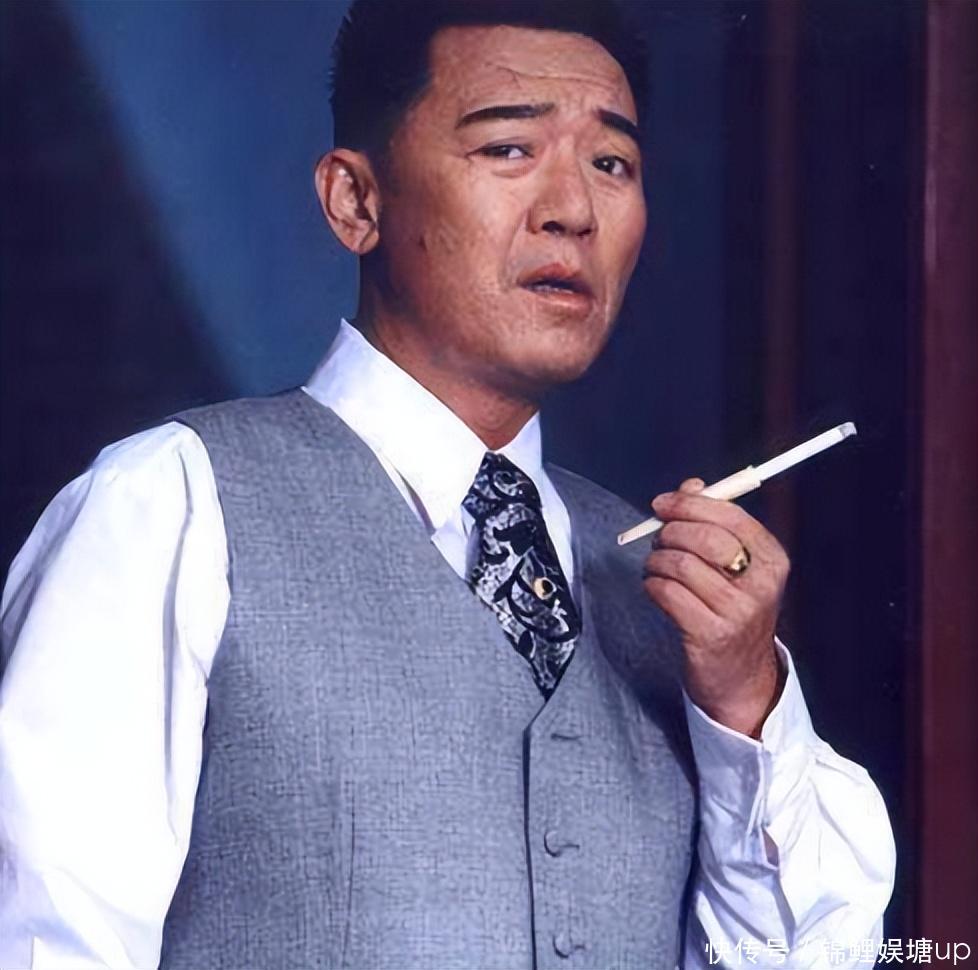 74岁刘松仁近照曝光!瘦到脱相认不出,携妻子和李立群聚餐好开心 - 360娱乐,你开心就好