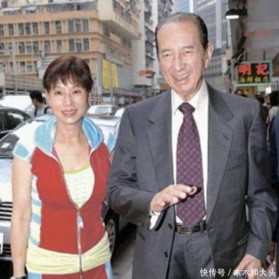 赌王三太何婉珍罕露面，穿万元卫衣做理疗，71岁仍年轻时尚！ - 360娱乐，你开心就好