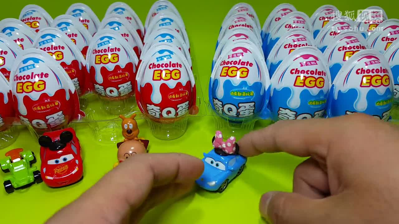 奥特曼玩具蛋 出奇蛋 健达奇趣蛋玩具视频 面包超人