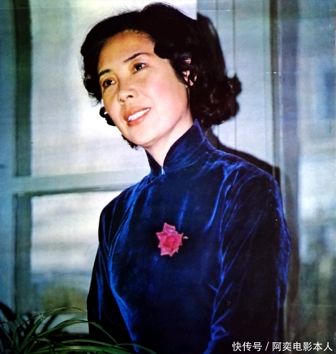 郑振瑶与赵有亮是同一时代的演员,作为一位女明星,她的容貌并不突出