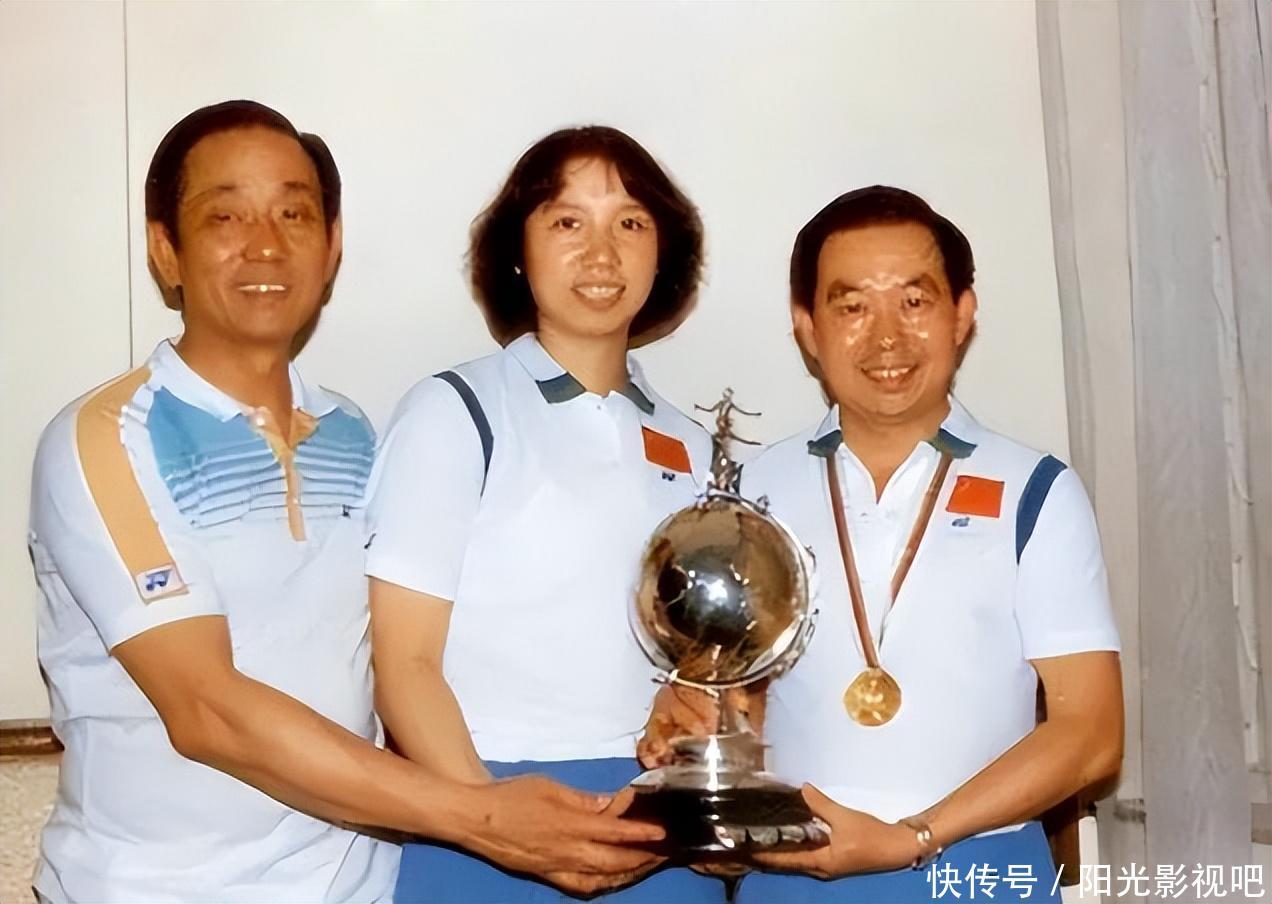 李玲蔚与阎庆毅结婚后,虽然两人的婚姻,也曾面对过类似"两地分居"的