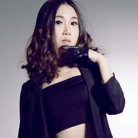 萱萱-中国内地女歌手黄译萱