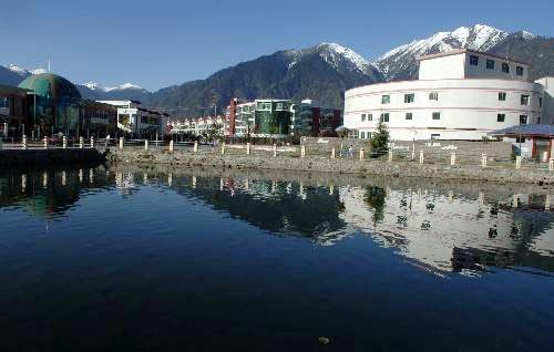 西藏林芝八一镇     八一镇是林芝地区政治经济及文化中心,八一镇海拔