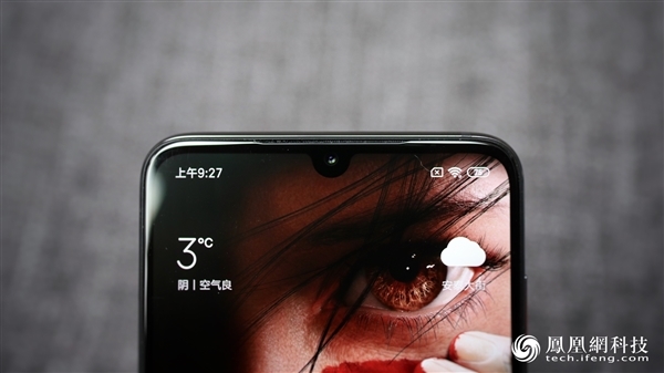 小米9透明尊享版真机高清实拍图赏战斗天使露背杀