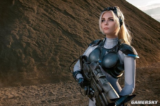 COSPLAY图赏：俄妹COS《星际争霸》诺娃 战衣下的幽灵特工