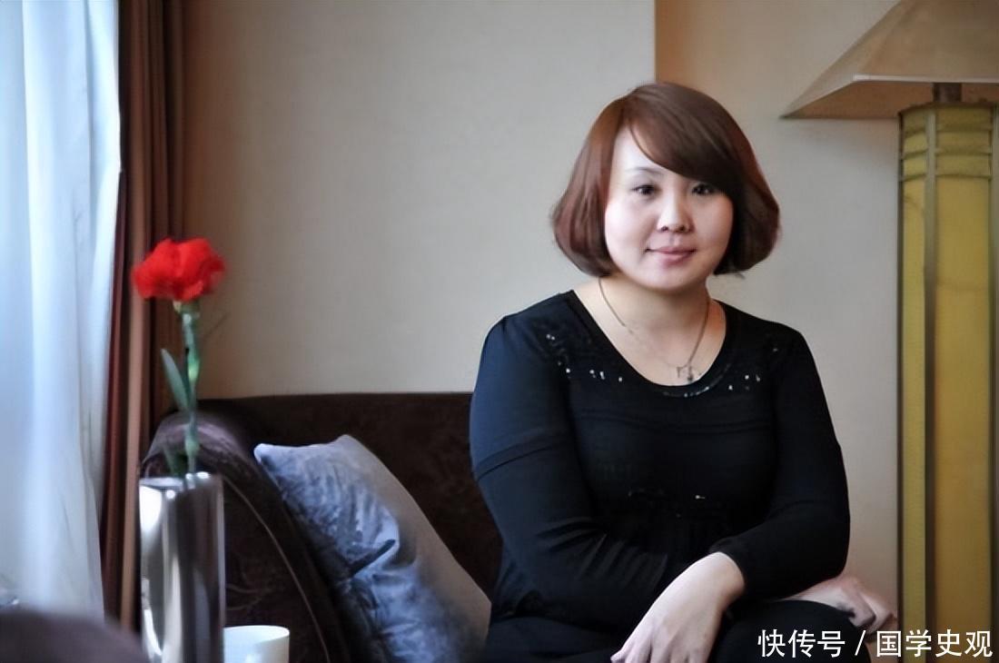 但在《乡村爱情》中,她是扮演了谢广坤的女儿,也就是皮长山校长的妻子