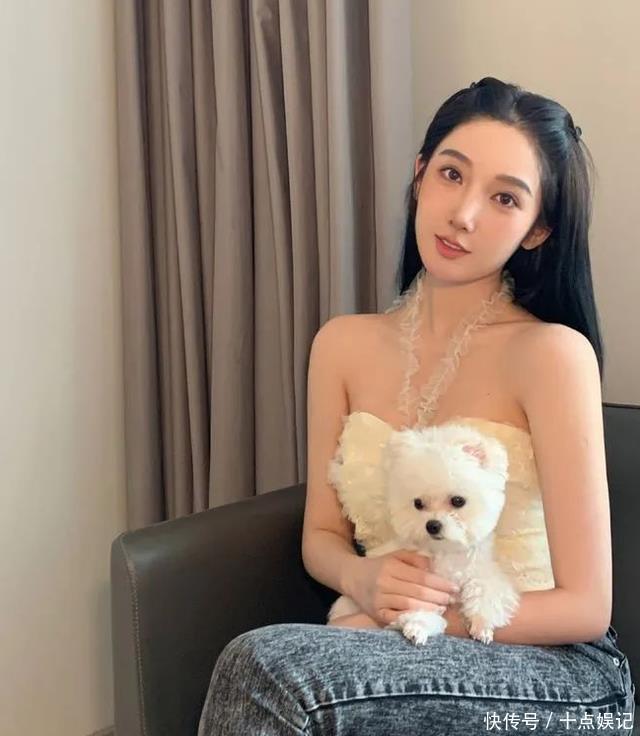 21岁的都美竹越来越丰满了,紧身牛仔裤都差点“撑破” - 360娱乐,你开心就好