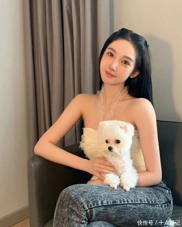 21岁的都美竹越来越丰满了，紧身牛仔裤都差点“撑破” - 360娱乐，你开心就好