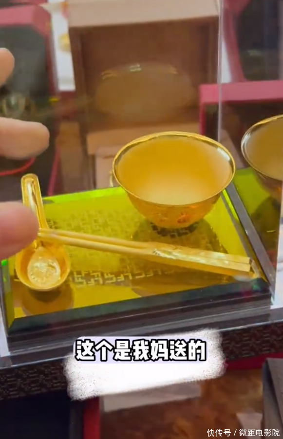 赵本山女儿晒孩子超多金首饰，妈妈送金碗，却不知哪个是本山送的 - 360娱乐，你开心就好