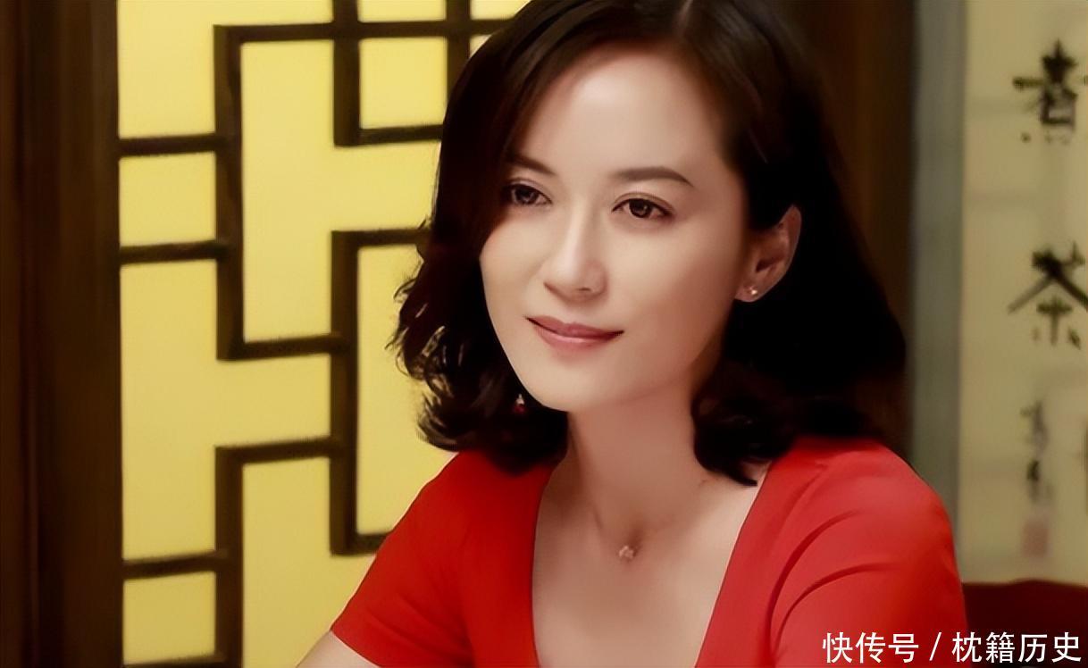 演员俞飞鸿:不结婚不生子,和窦文涛相伴20年,52岁活成"少女"