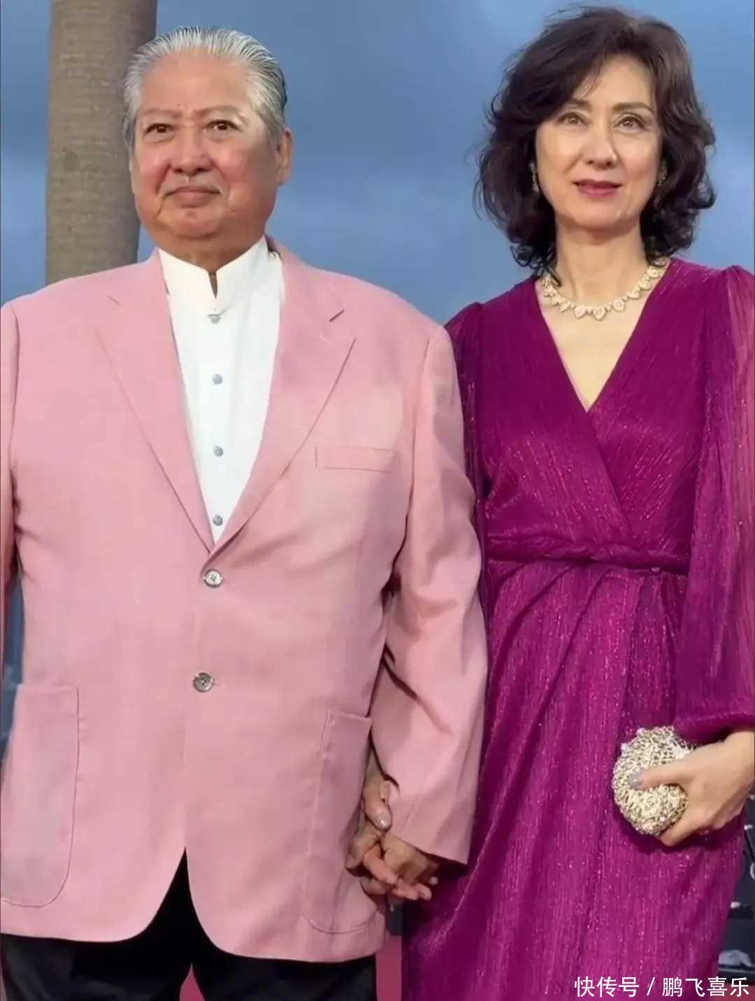 洪金宝携妻亮相金像奖，他75岁仍霸气十足，59岁高丽虹还是很 - 360娱乐，你开心就好