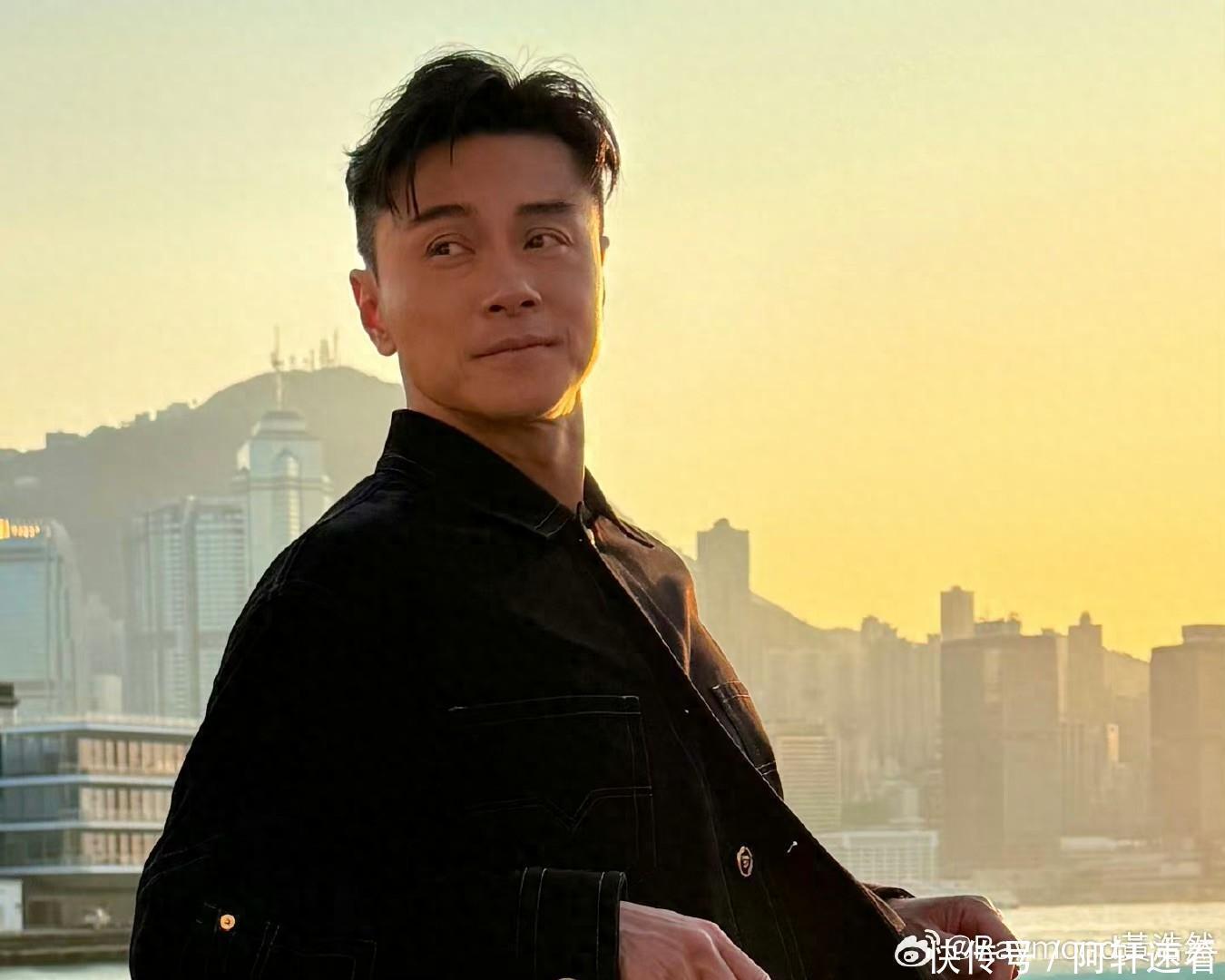 TVB前知名小生地铁站被偶遇!娶富贵妻子,曾患罕见病险丧命 - 360娱乐,你开心就好