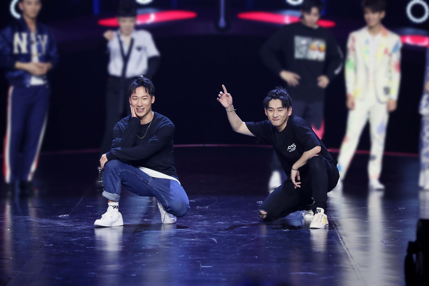 董洁做回"富察皇后" 盛一伦喜获锦旗 韩宇亮亮battle燃全场