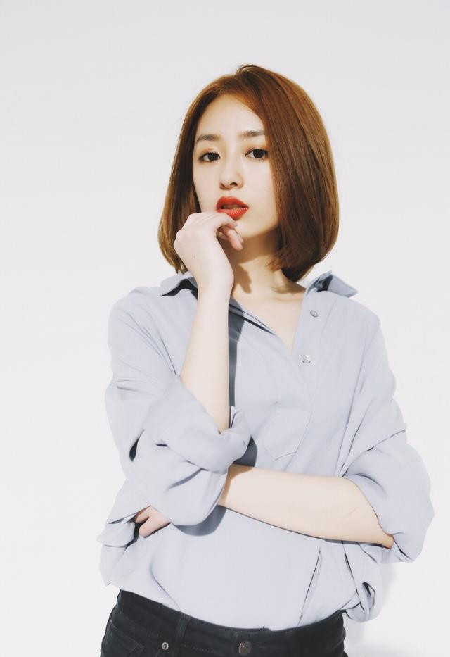 小南,92年出生,原名张娅南,毕业于中国传媒大学,忠爱休斯顿火箭队的