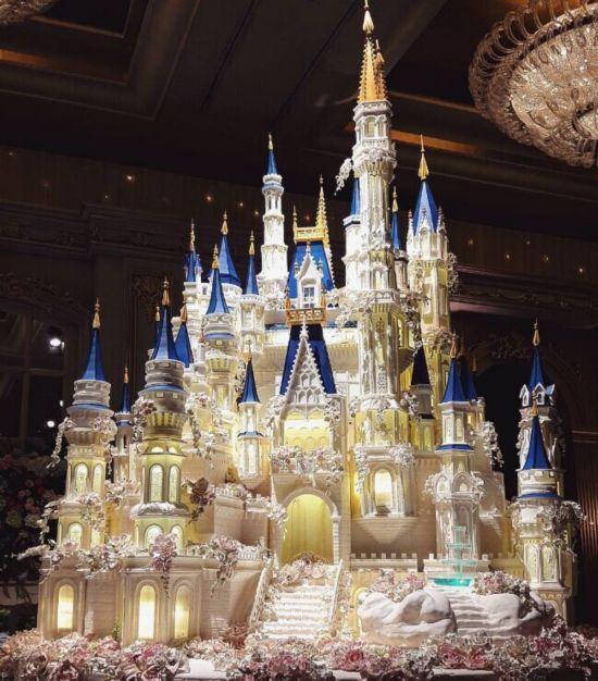 印尼面包店制作超豪华"蛋糕城堡" 最高达7米