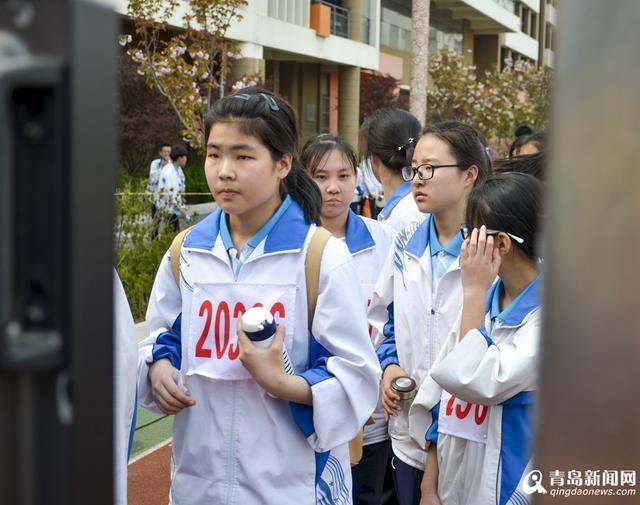 青岛体育中考开考 引体向上报名不足百人