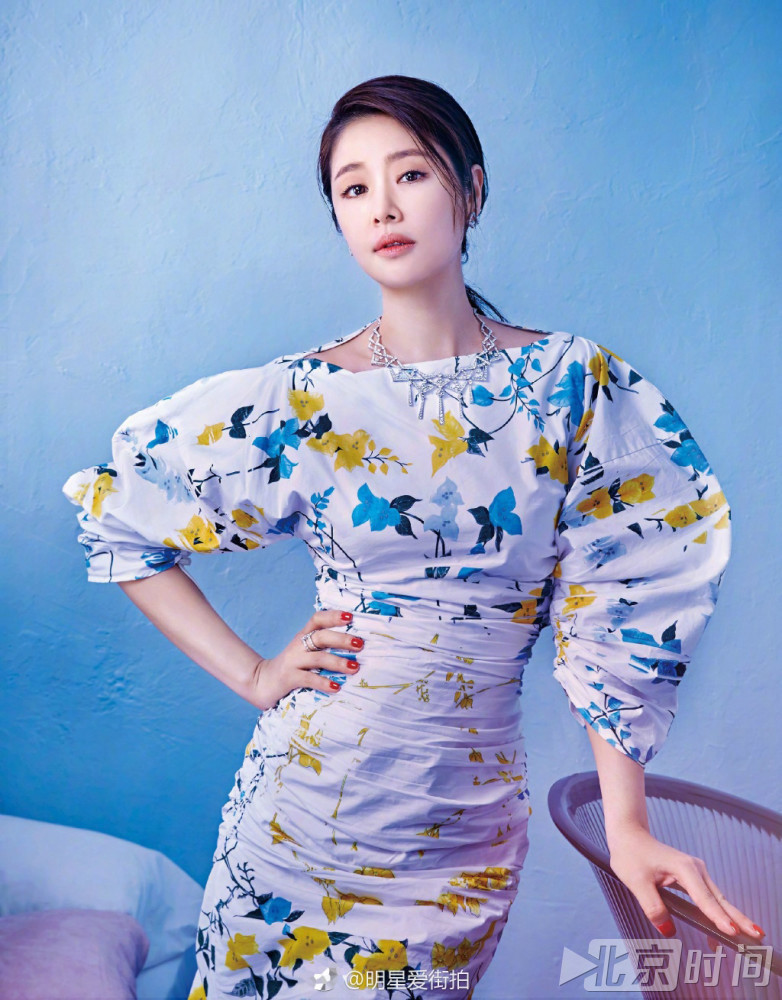 辣妈林心如恢复少女身材 束腰礼裙典雅大方