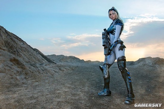COSPLAY图赏：俄妹COS《星际争霸》诺娃 战衣下的幽灵特工