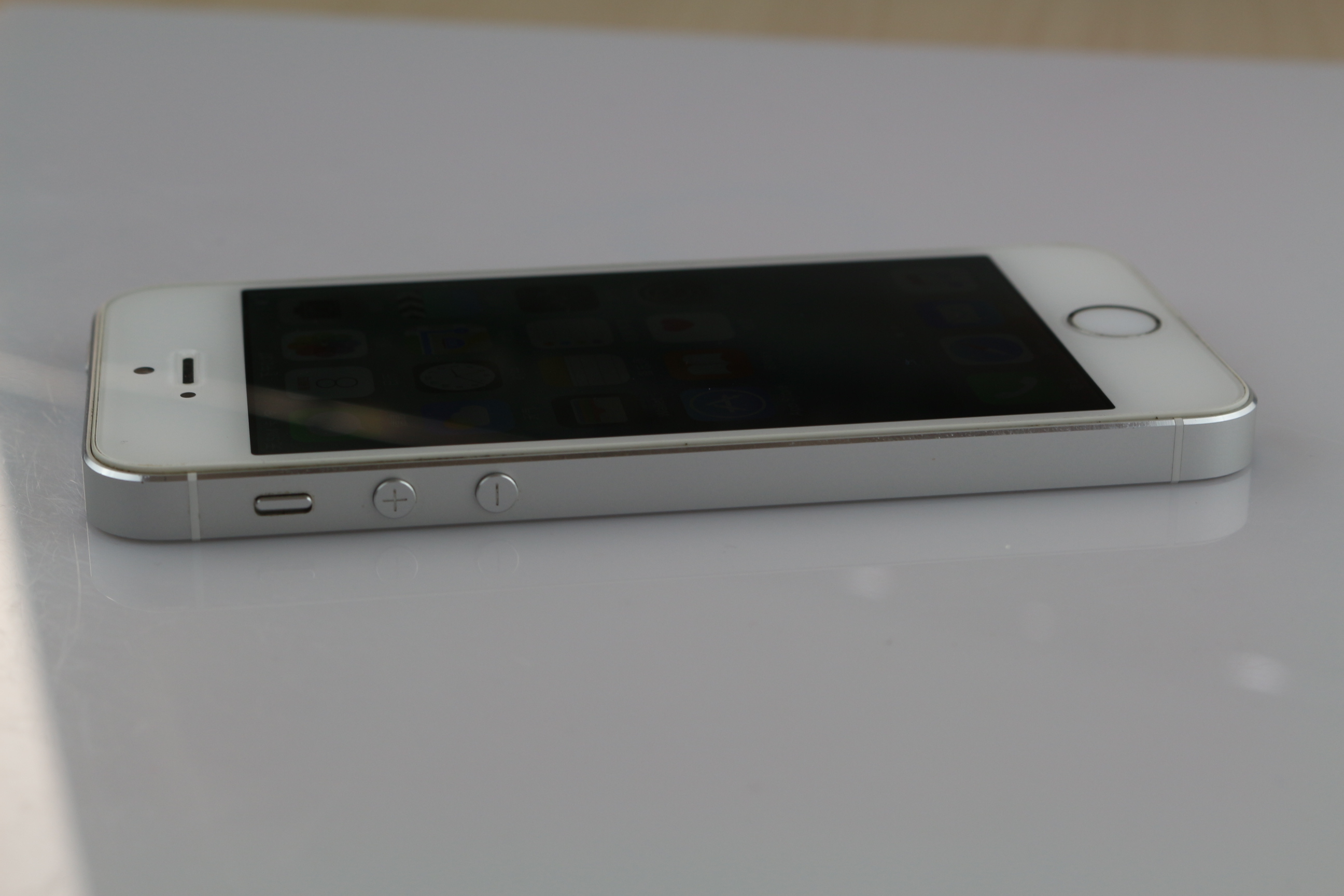 苹果【iphone 5s】 白色 16 g a1530 国行9新 在保 所见即所得