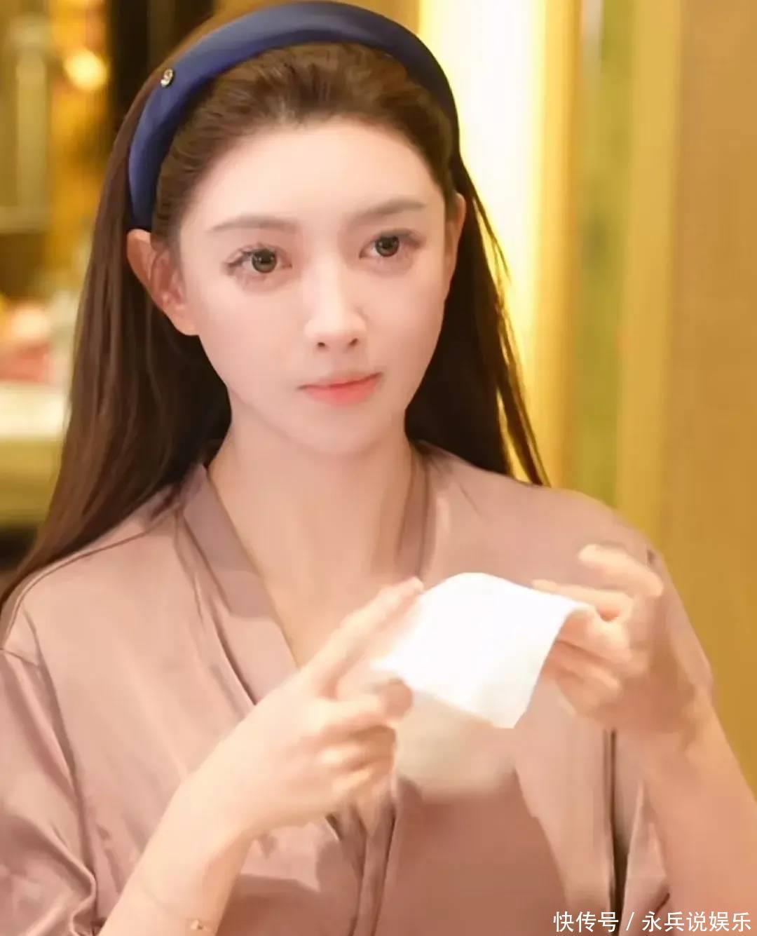 叶珂现身打羽毛球,与黄晓明约会后心情大好,打扮太精致疑似摆拍 - 360娱乐,你开心就好