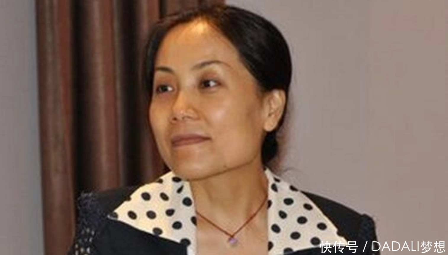 她被誉为最优雅的主持人，嫁给上海首富生下3个孩子，52岁很幸福 - 360娱乐，你开心就好