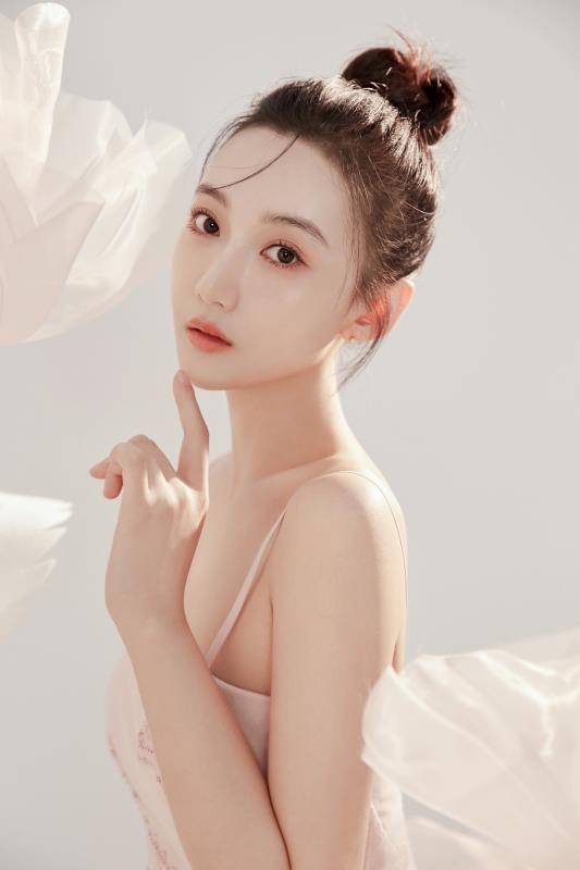 《夜凛神探》爱奇艺热播中 梦楠饰林昭儿演绎温婉千金