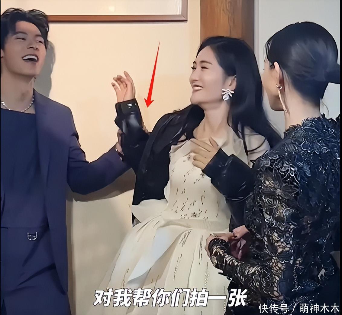 谢娜又失态了！多次上手摸男明星举止夸张，直接把同场女星晾一边 - 360娱乐，你开心就好
