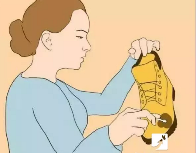 69 综合版区 69 粉丝杂谈 5,稀释过后的酒精可以擦皮鞋 用棉花棒