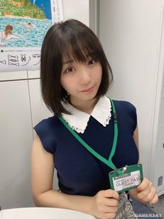 伊织萌参演电影东京复仇者晒优雅礼服美照