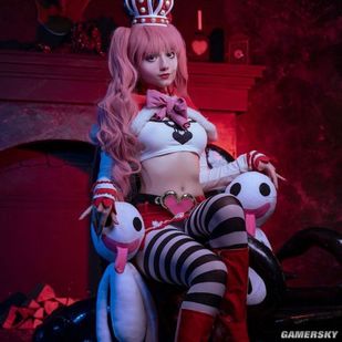 cosplay图赏白俄妹cos海贼王娜美纤腰美腿展现天候棒绝技