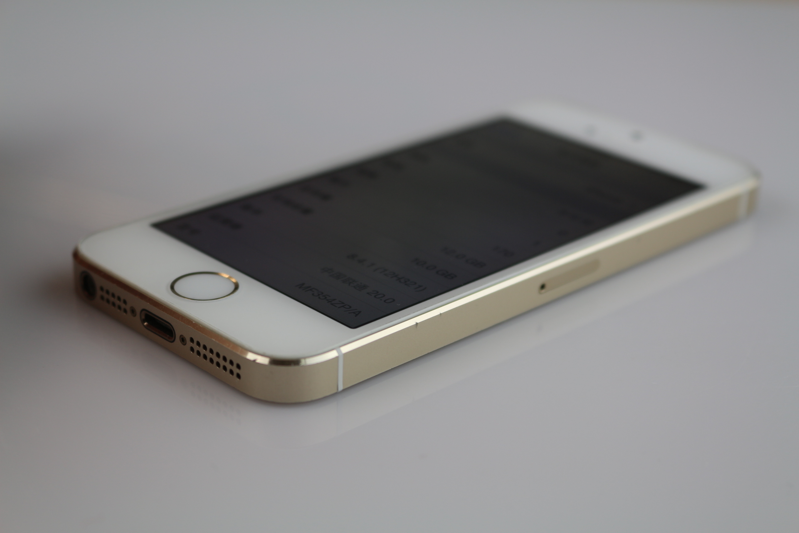 苹果【iphone 5s】 金色 16 g a1530 港澳台75成新 在保 所见即所得