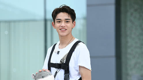 黄旭熙cut:灵魂模仿乌龟叫 扇贝叫