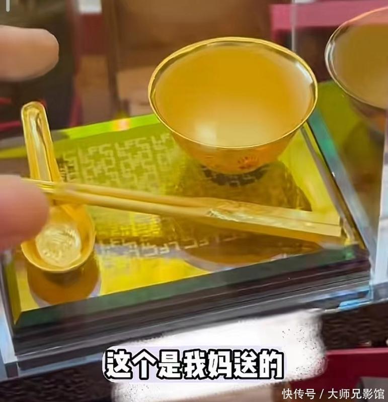 赵本山外孙“小金库”曝光，金碗金筷金勺子，超多金锁羡煞旁人 - 360娱乐，你开心就好