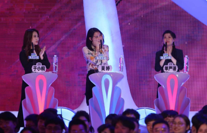 让自己闪光,才是最好的告白节目现场,祝洪基为吴婷惊喜准备了两份礼物