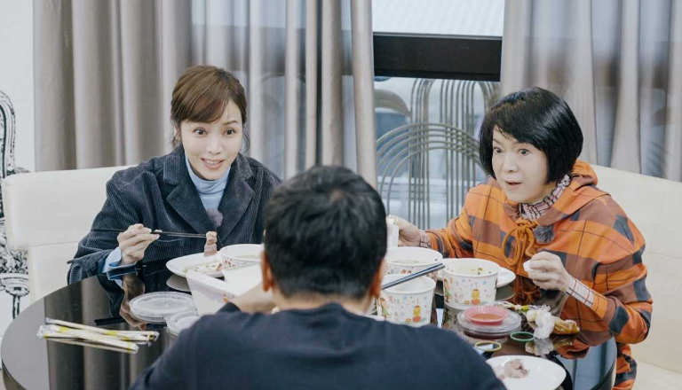 婆婆和妈妈2侯佩岑妈妈对黄柏俊说我爱你陈松伶和婆婆相处模式引热议