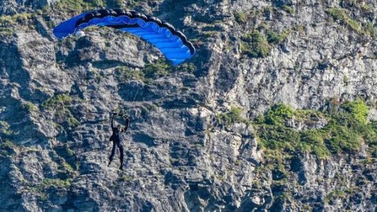 阿汤哥分享碟中谍7幕后骑摩托车跳崖太惊险