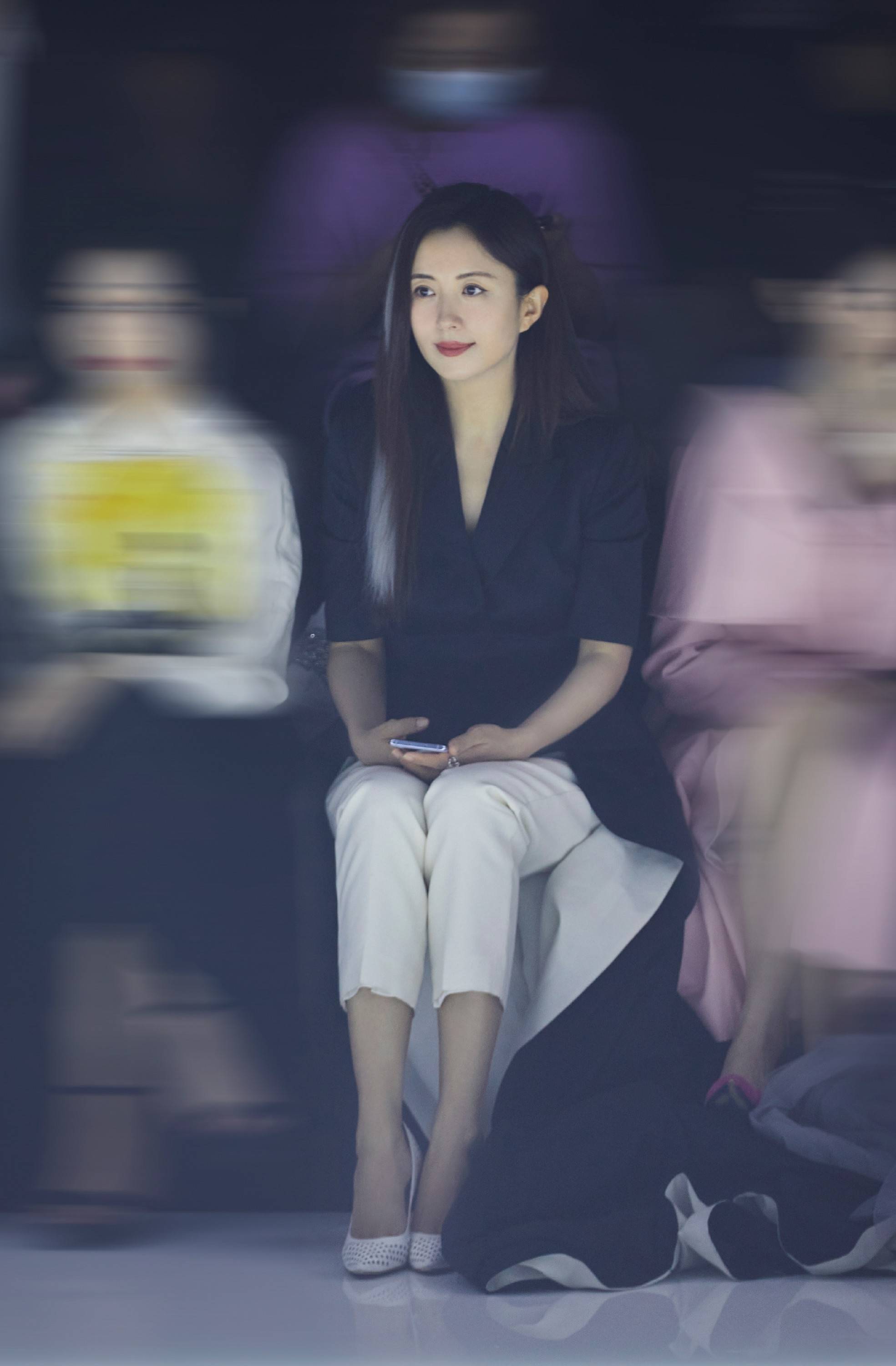 杨童舒干净利落打扮惊艳亮相2021年北京时装周 - 360娱乐，你开心就好