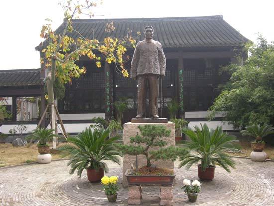 《刘宾客辨易九流疏记》,《高二适书法选集》       (图)高二适纪念