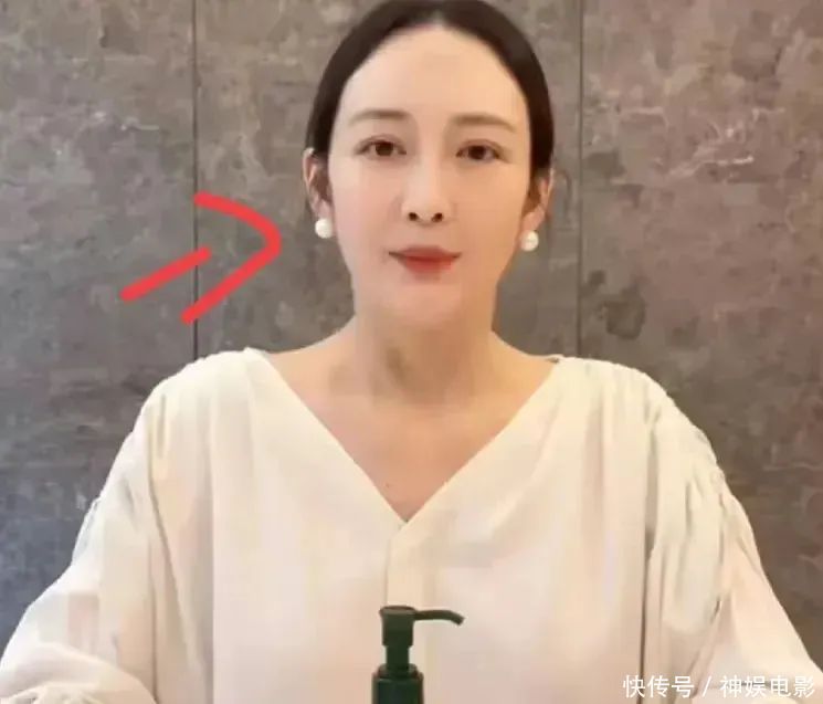 41岁王鸥终于现身!素颜亮相机场,孕光满面,热议被吐槽,传闻距宝宝出世仅两月? - 360娱乐,你开心就好