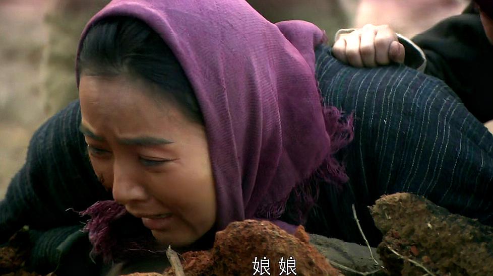 尚铁龙战死,妻子来寻他尸骨,没想到竟然连个坟头都没看见